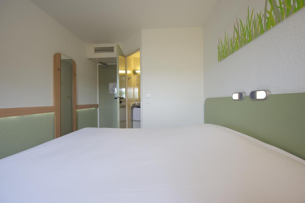 Ibis Budget Pau Lescar Room photo